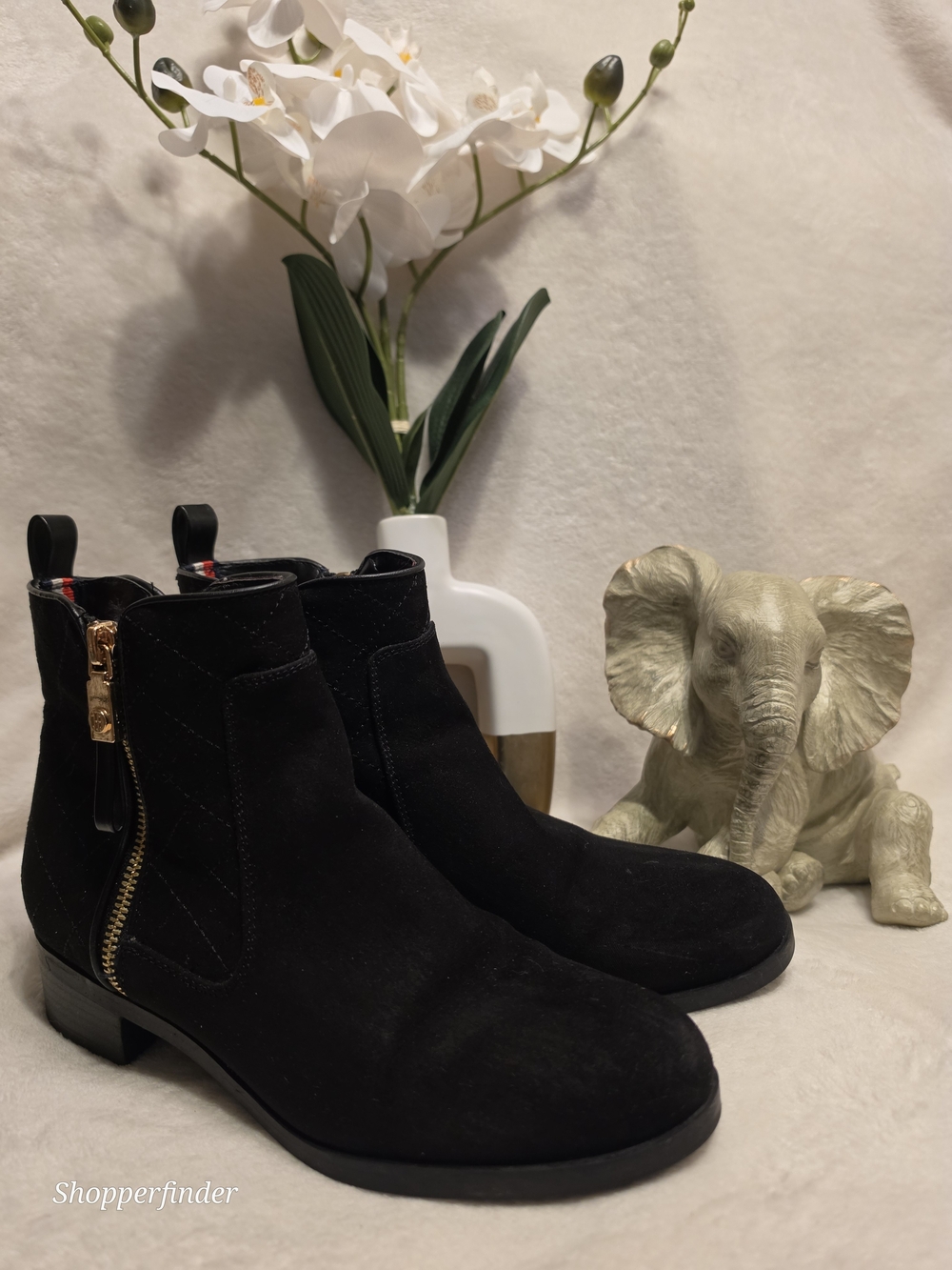 Tommy Hilfiger Women's Black Suede Quilted Ankle Bootie Round Toe Zip 7.5